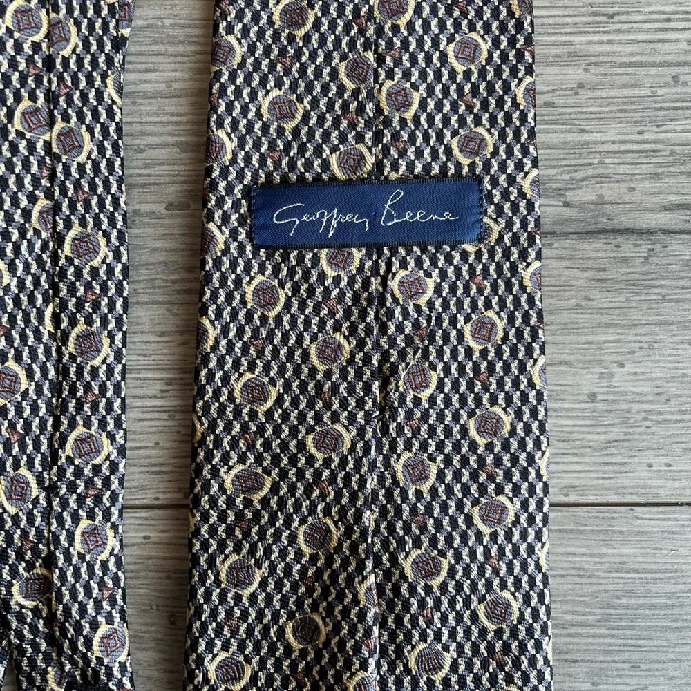 Geoffrey Beene Men’s Neck Tie Geometric Black Cream Silk Workwear Dressy Formal